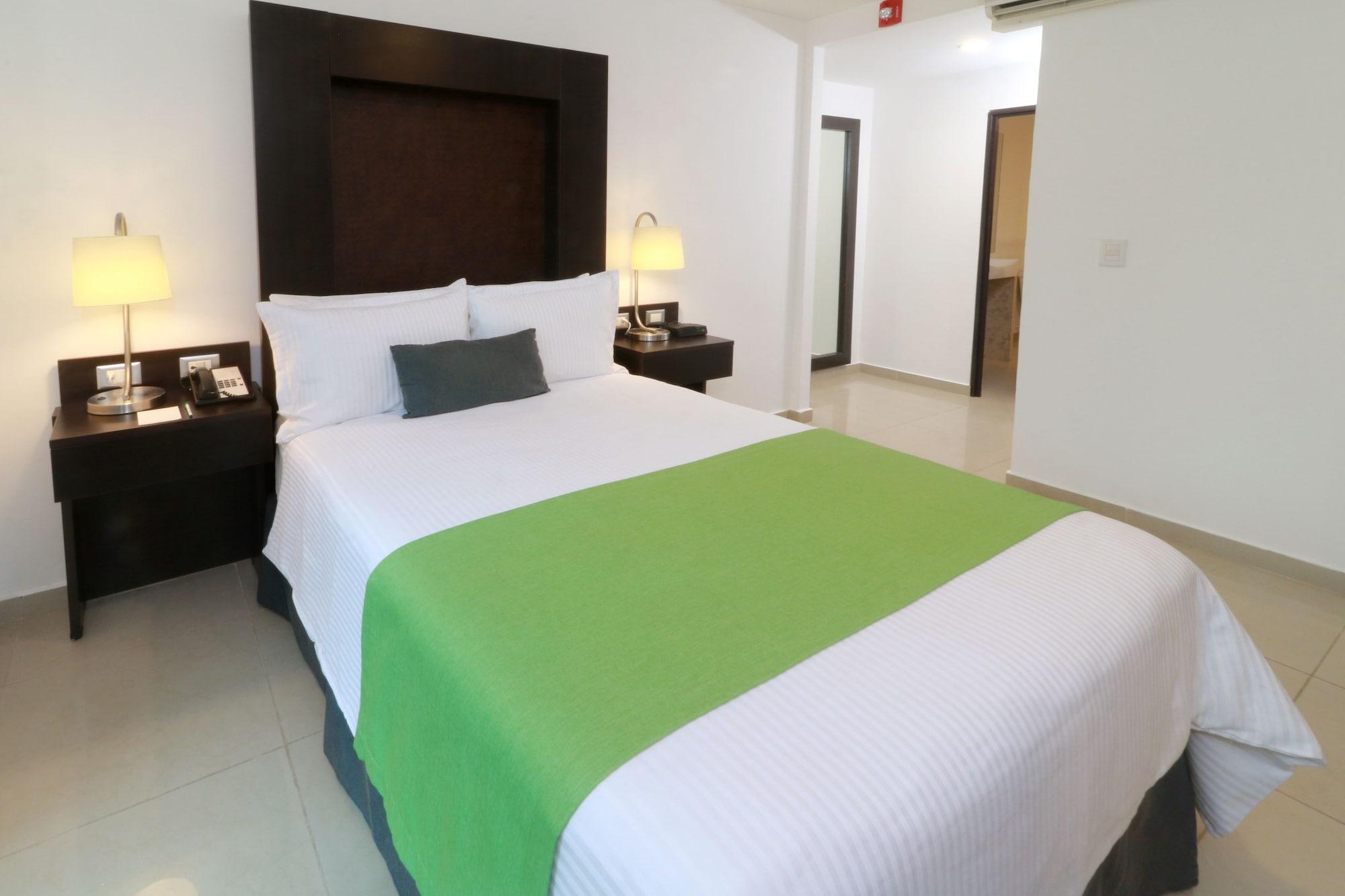 Wyndham Garden Guadalajara Acueducto Hotel Zapopan Exterior photo