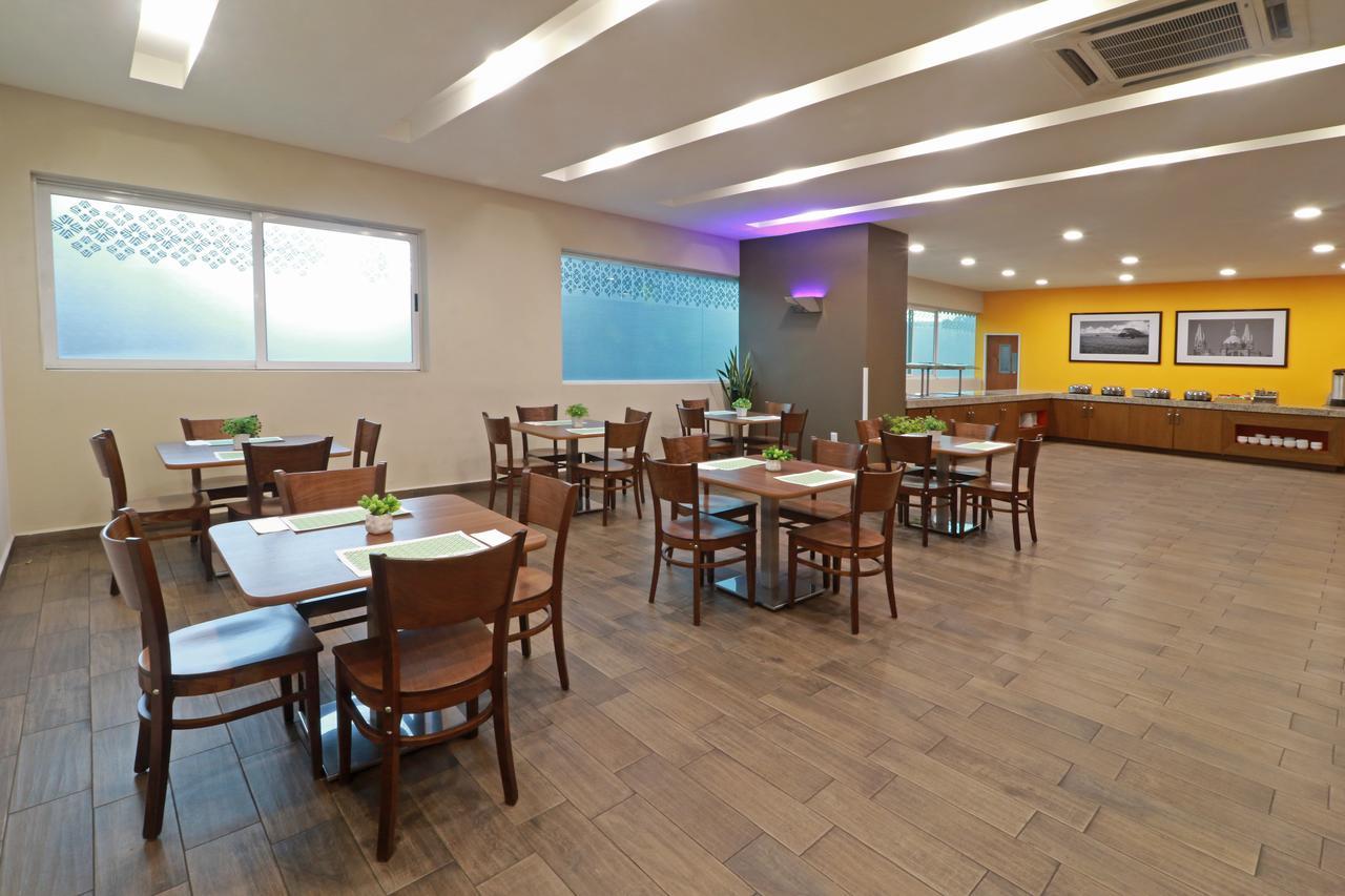Wyndham Garden Guadalajara Acueducto Hotel Zapopan Exterior photo
